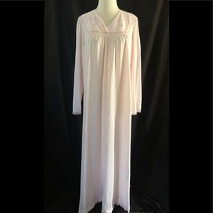 EUC Women’s Shadowline Night Gown Sleepwear Size M